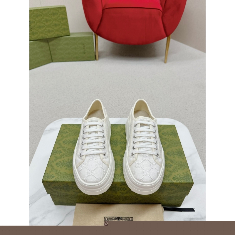 G*u*i casual shoes